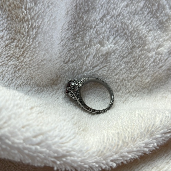 Harley Davidson Women’s Stainless Steel ring w Ruby colored stone - Picture 9 of 10